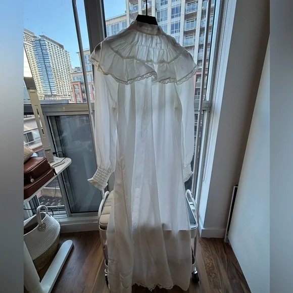 Rose Tree | White Ruffled Duster - Picture 3 of 7